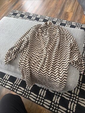 Tacera Beige and Black Zigzag Blouse